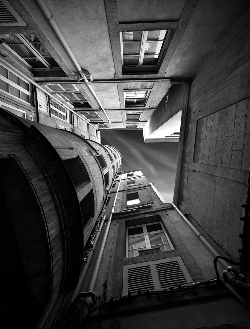 Tête en l'air  (Head in the clouds)