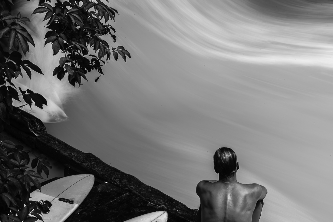 The Wave   ~  Riversurfing in the heart of munich  ~