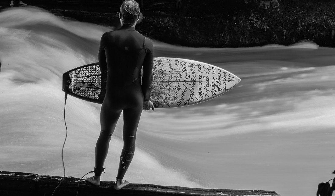 The Wave   ~  Riversurfing in the heart of munich  ~