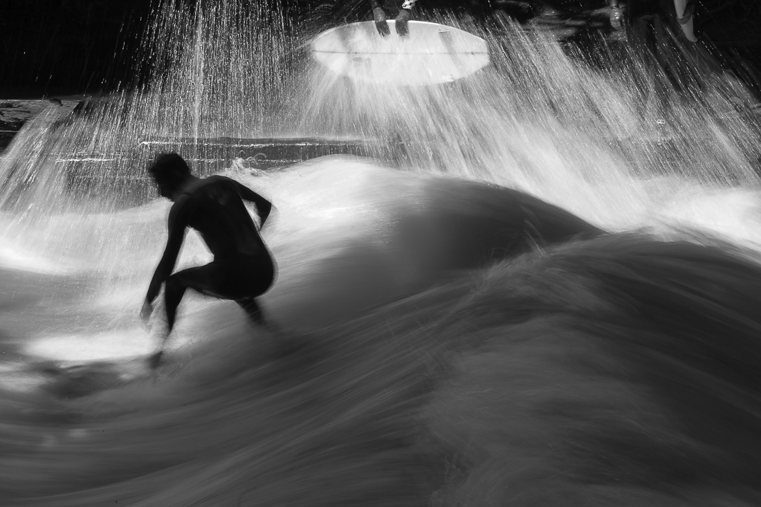 The Wave   ~  Riversurfing in the heart of munich  ~