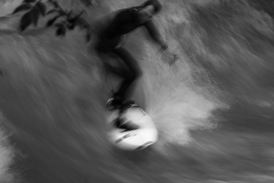 The Wave   ~  Riversurfing in the heart of munich  ~