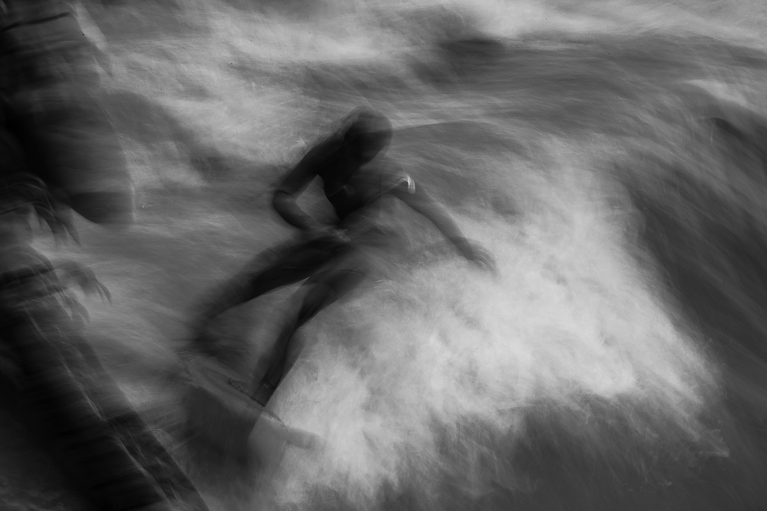 The Wave   ~  Riversurfing in the heart of munich  ~