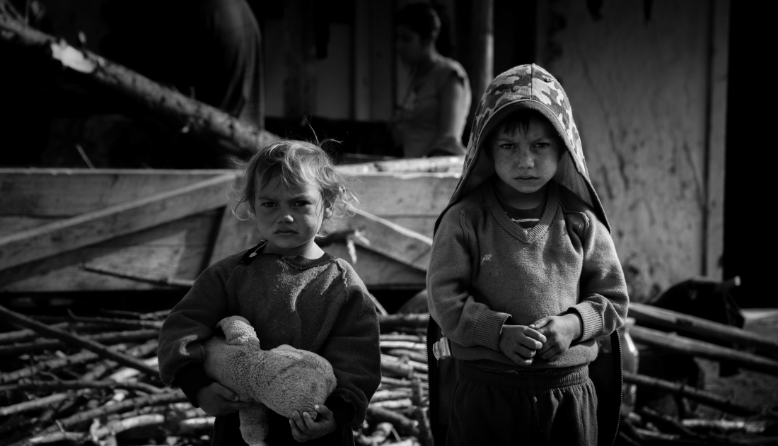 Skin and language. The double burden