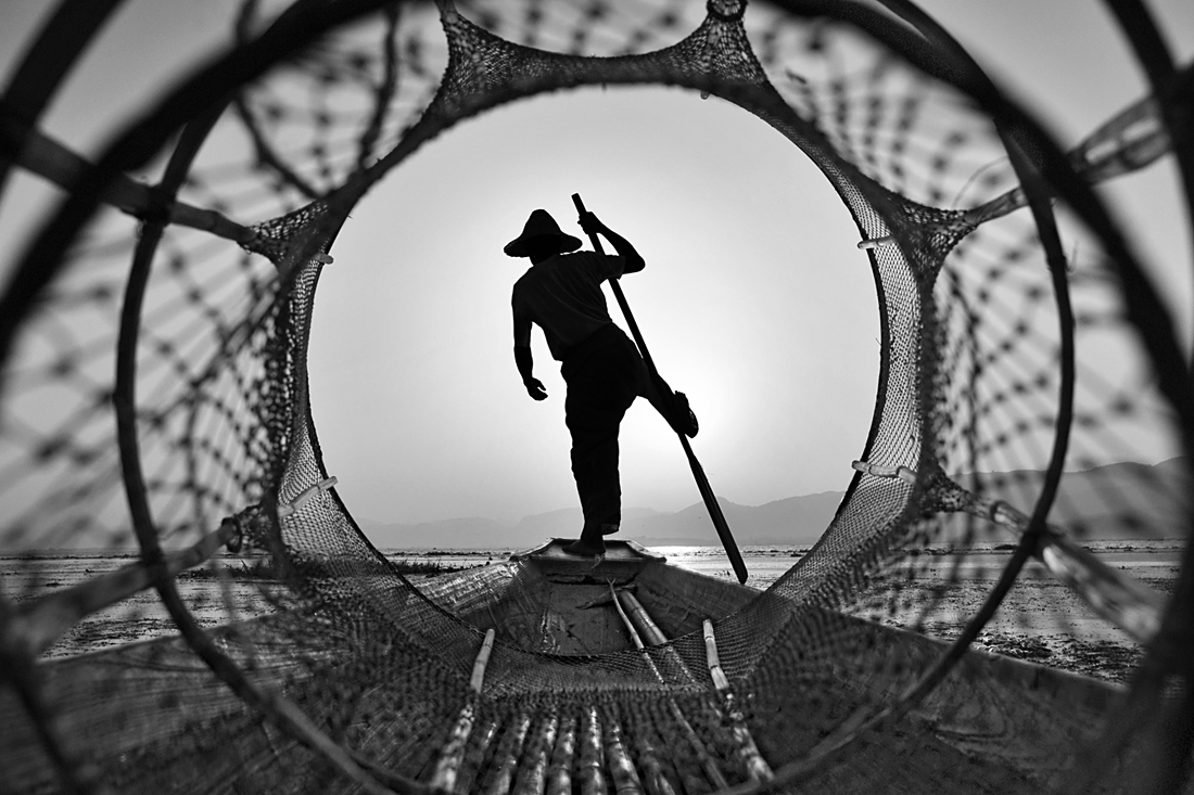 FISHERMAN IN THE INLE LAKE