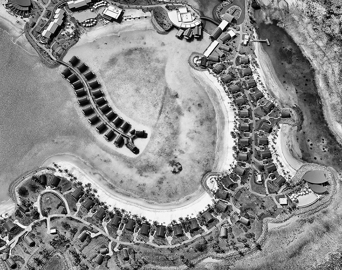 Settlement at the edge of water