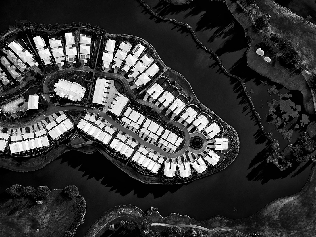 Settlement at the edge of water