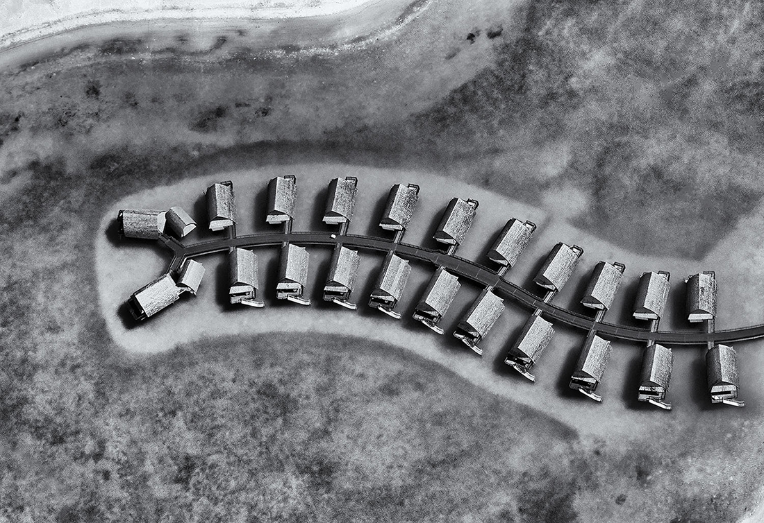 Settlement at the edge of water