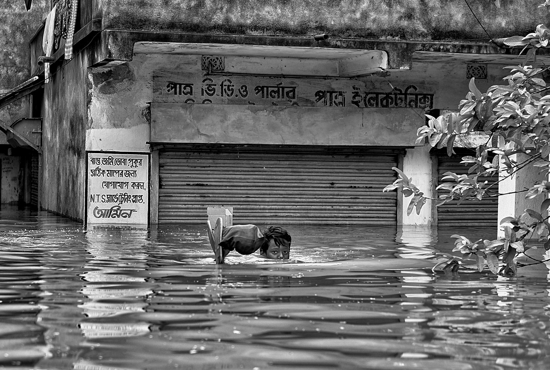 Flood of West Bengal , India 