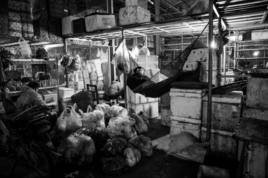 Fruit and vegetable wholesale market in the middle of the night