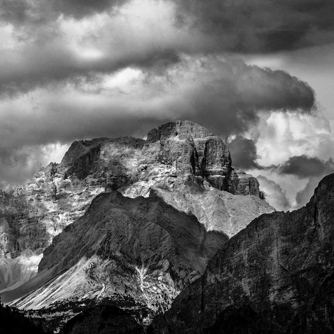 MONOCROME |  Walking through the Ampezzo Dolomites 