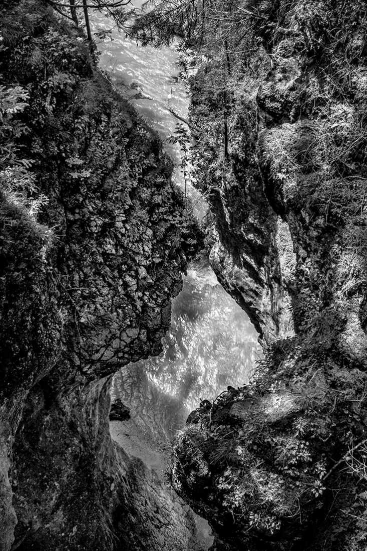 MONOCROME |  Walking through the Ampezzo Dolomites 