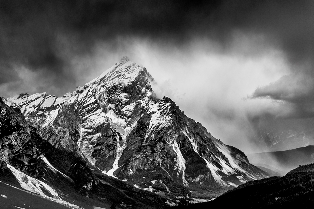 MONOCROME |  Walking through the Ampezzo Dolomites 