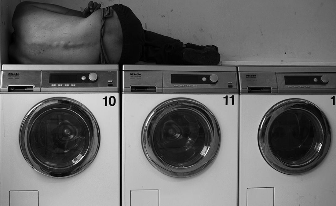 the head in the washing machine 