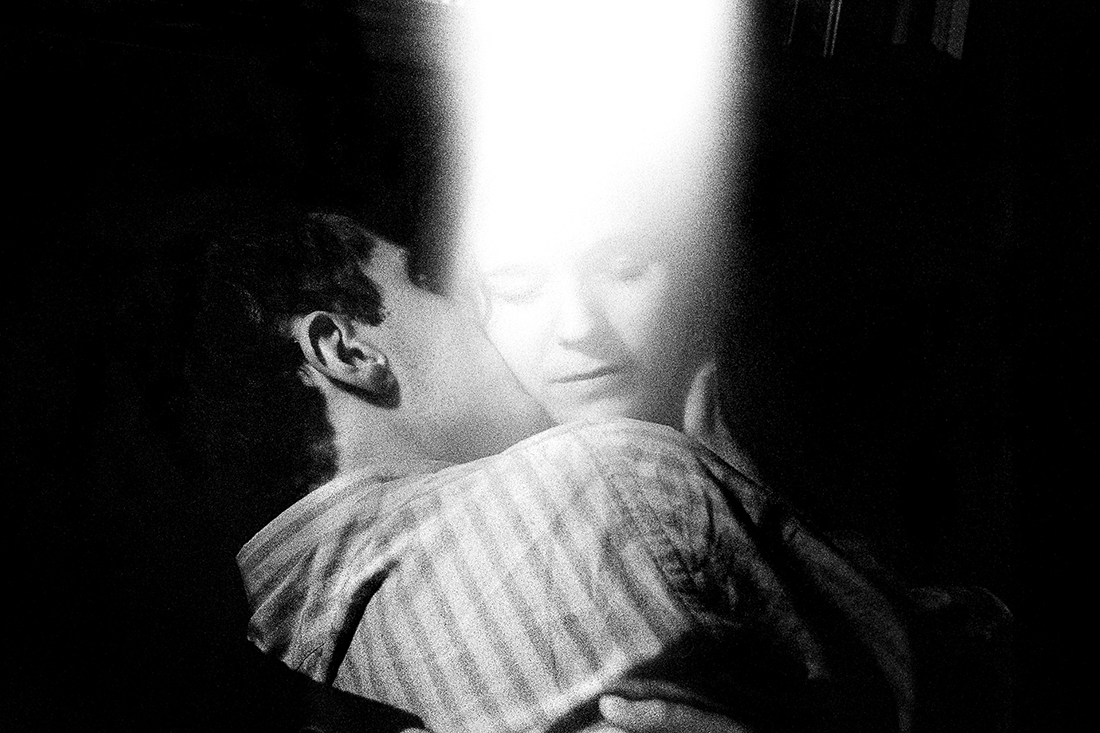 Under the eyes that few minutes exhist