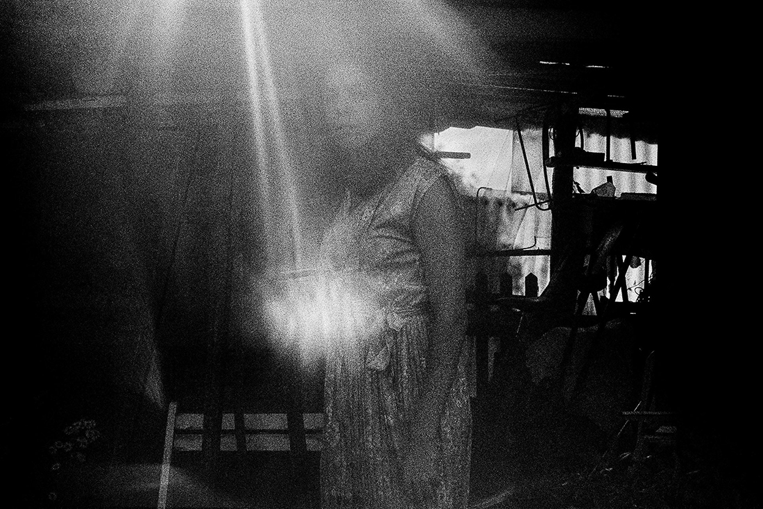 Under the eyes that few minutes exhist