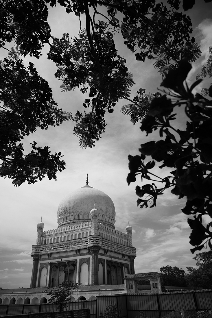THE LEGENDARY TOMB