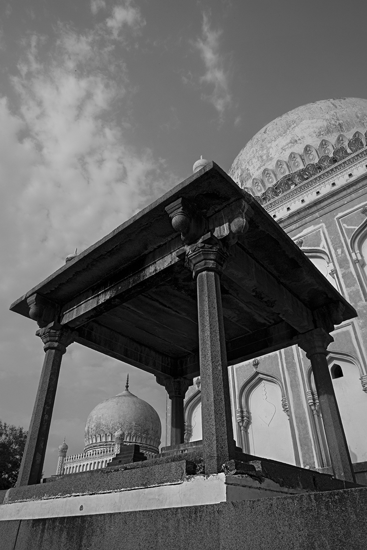 THE LEGENDARY TOMB