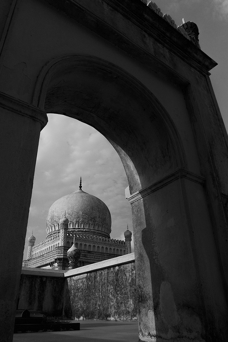THE LEGENDARY TOMB