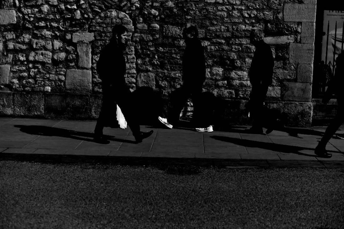 Walking between Stillness and Motion