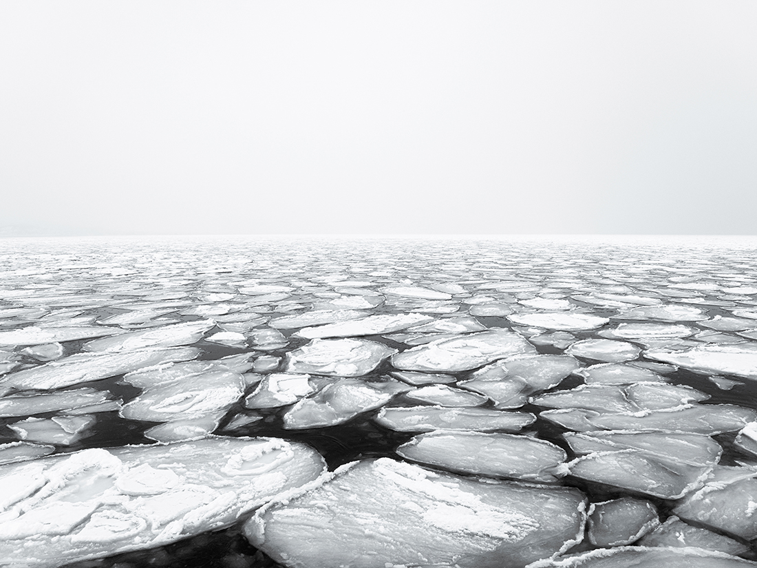 Drift ice that continues into the distance