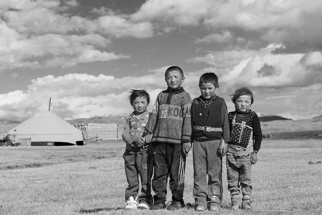 Five Years Apart ; A Boy's Grow Up in Western Mongolia 