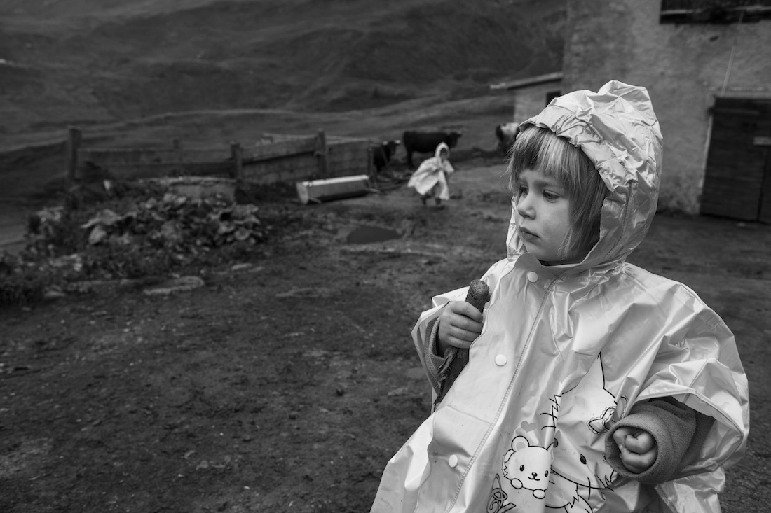 Famiglia rurale: i giochi dei bambini della terra  