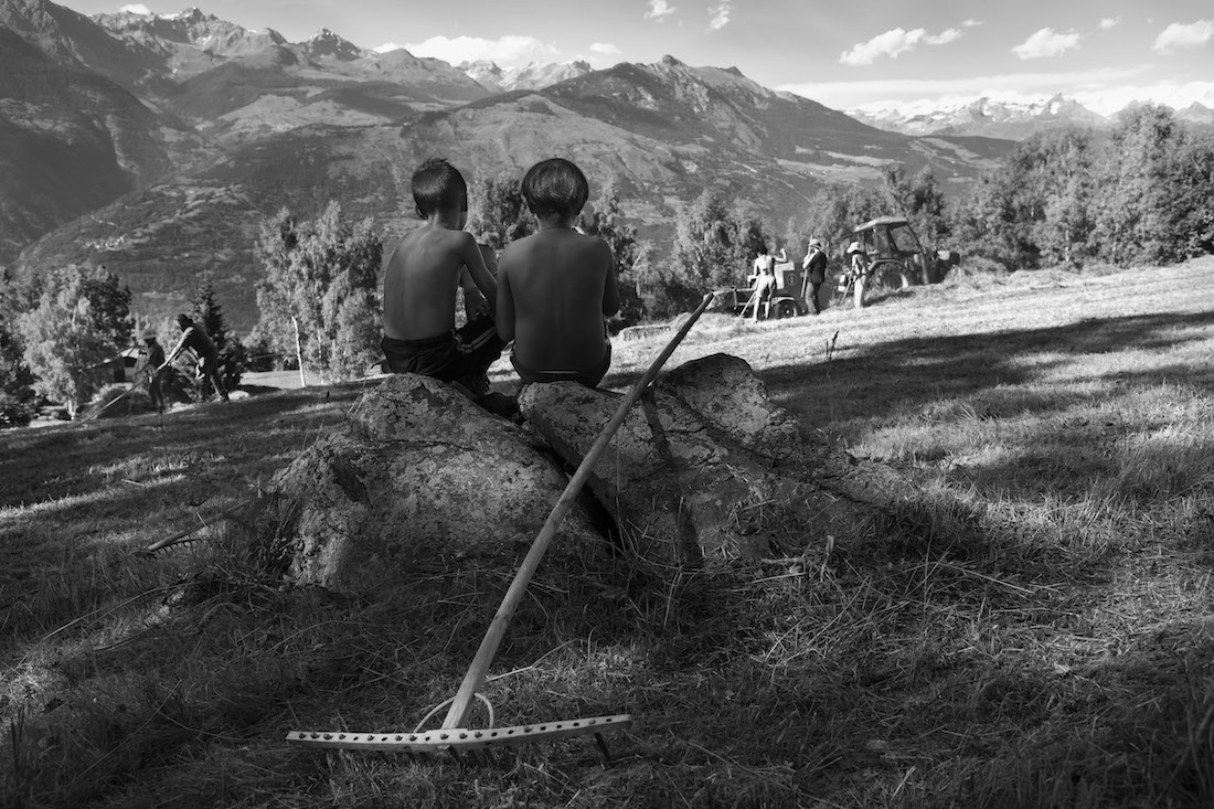 Famiglia rurale: i giochi dei bambini della terra  
