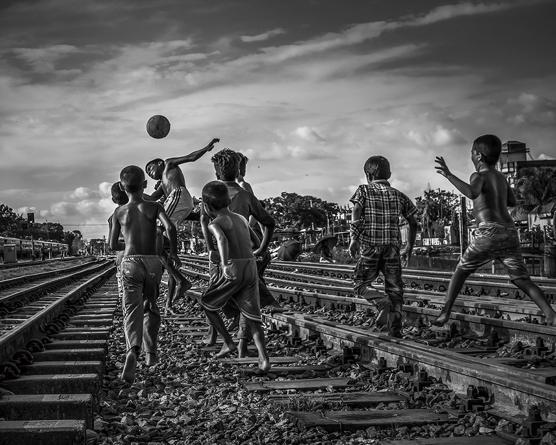 Bengalese on the rails