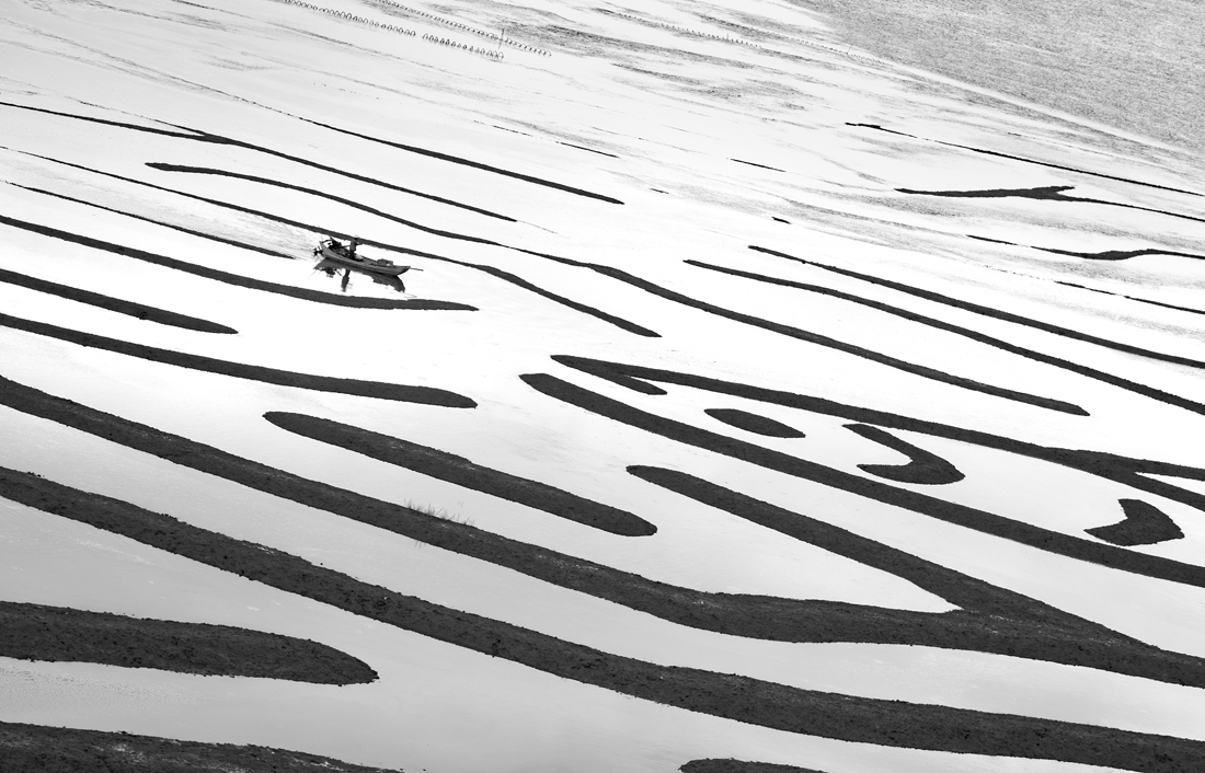 Boating in the labyrinth