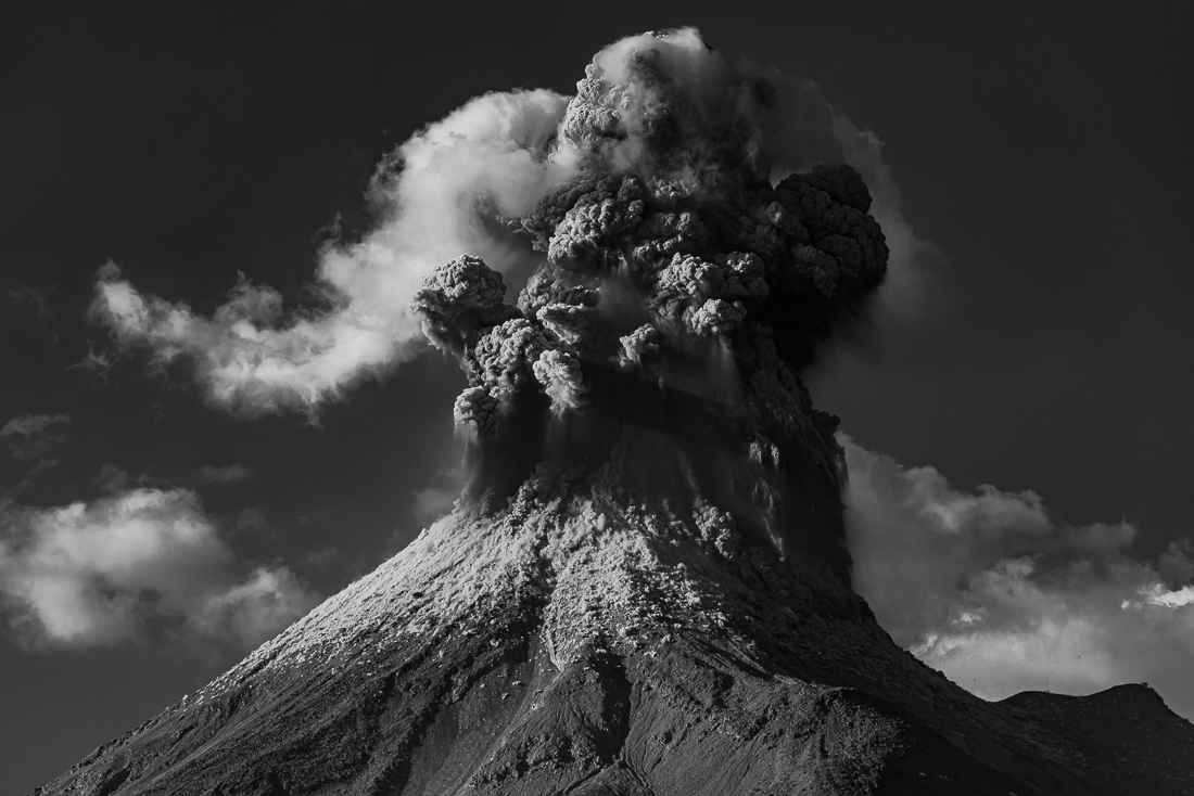 Volcán de Colima in black and white