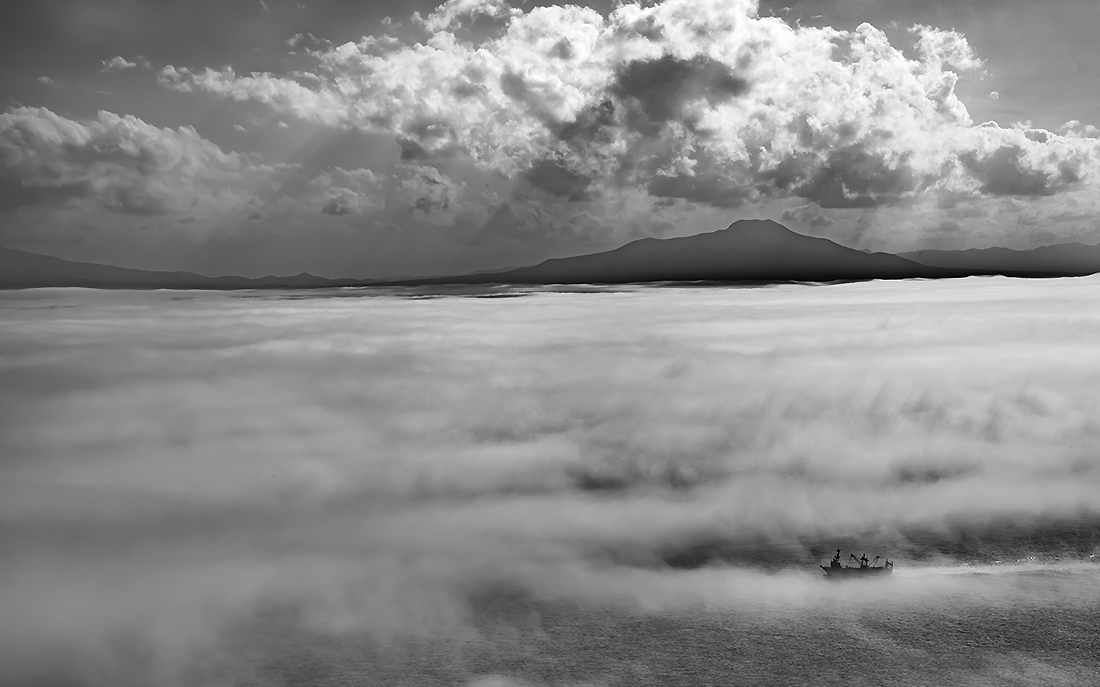 Meernebel und Schiff