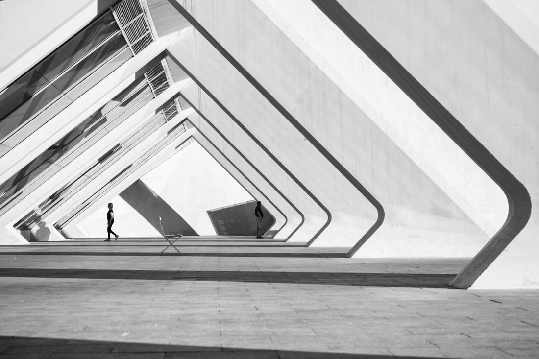 Distances and contrasts