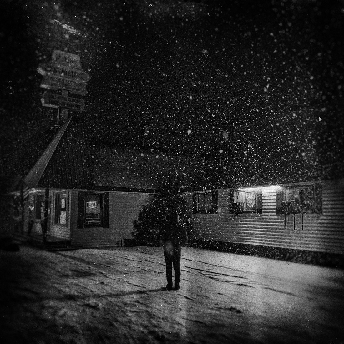 NIGHT, SILENCE, SNOW