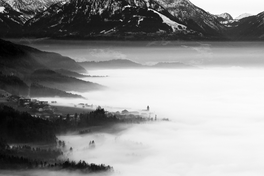 Fog creeps in