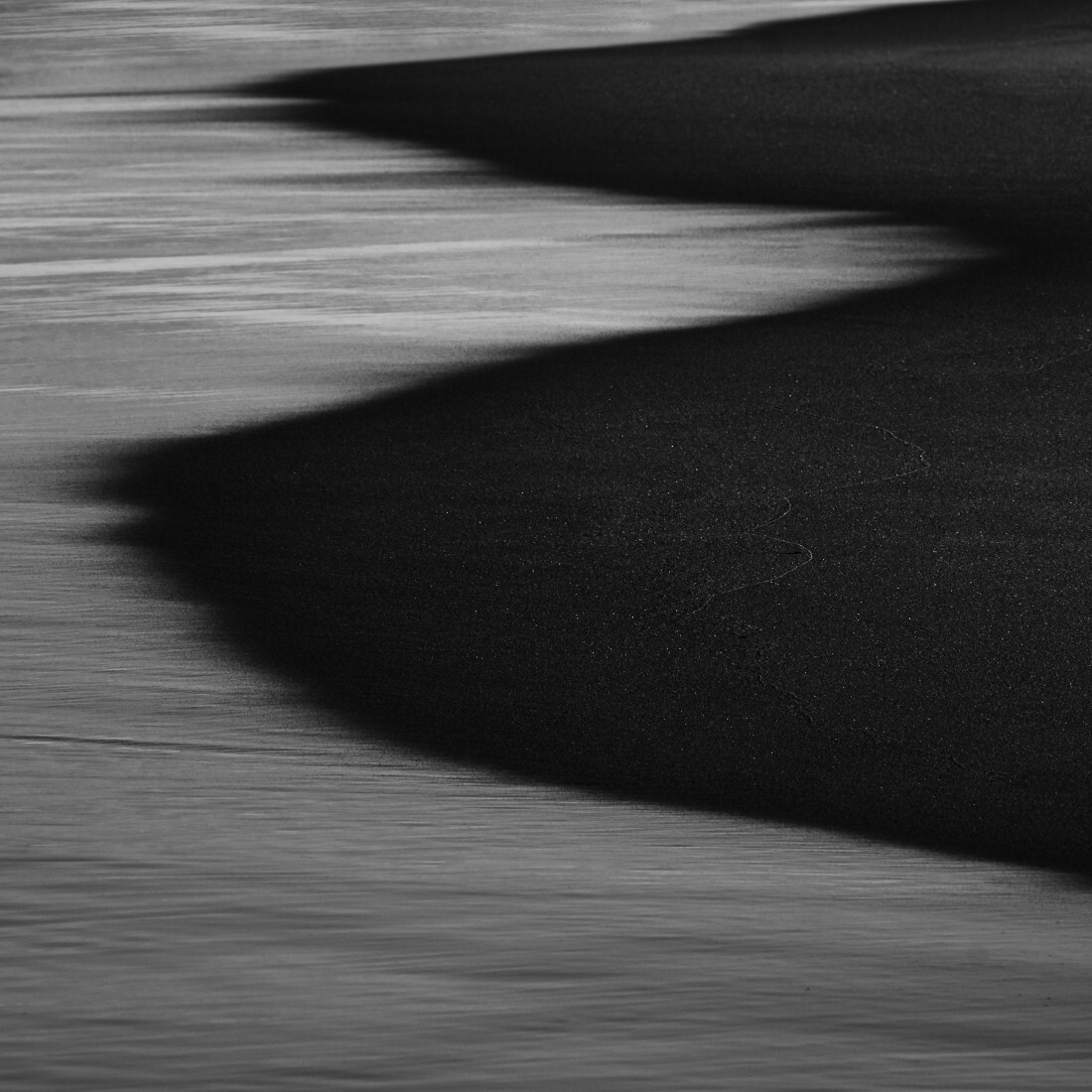 Reminiscence of the ocean wave
