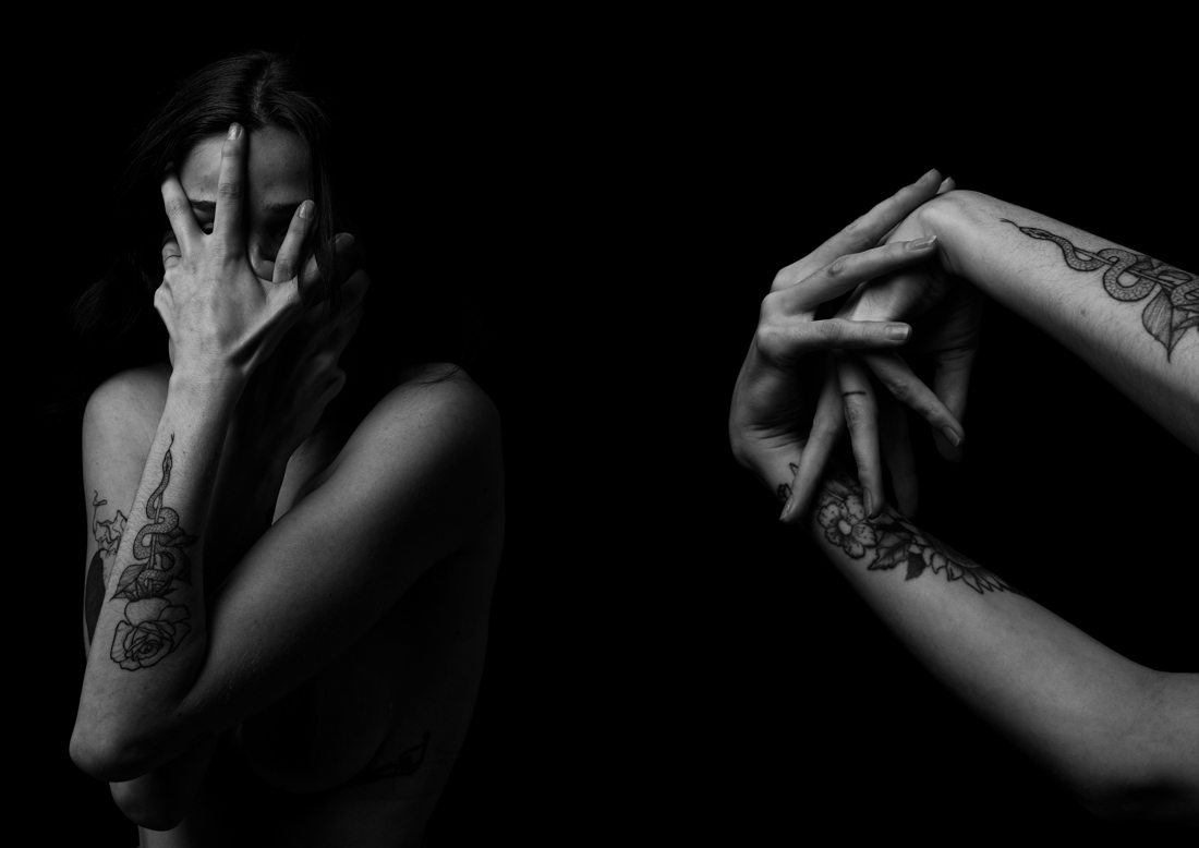 Elin-Heni, raw hands.