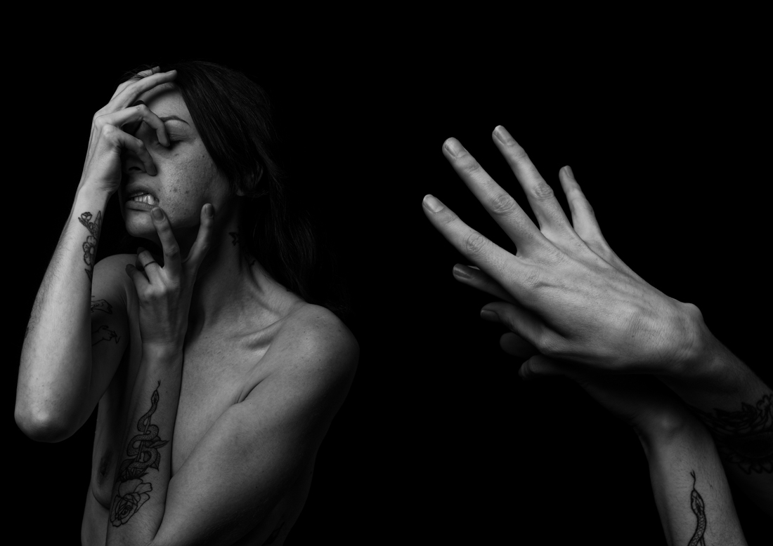 Elin-Heni, raw hands.
