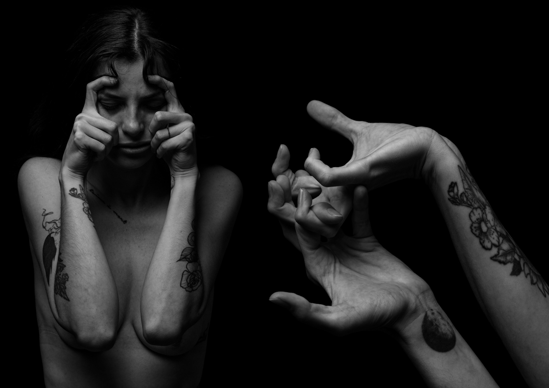 Elin-Heni, raw hands.