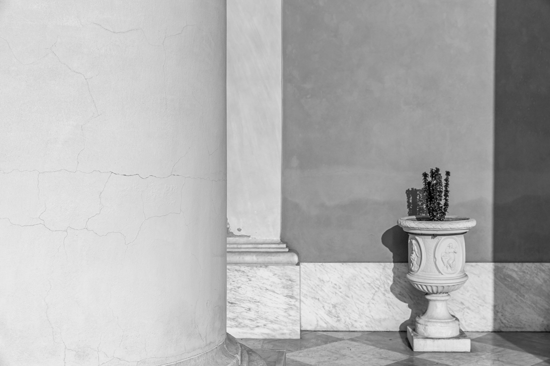 Minimalist impressions of an Italian village