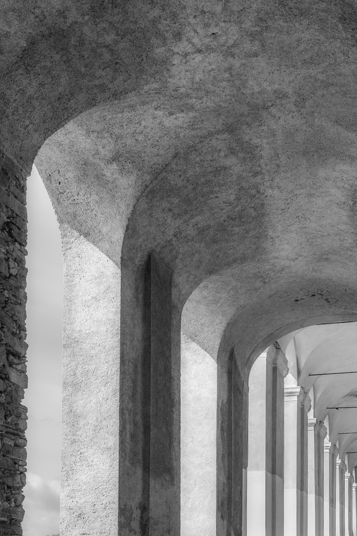 Minimalist impressions of an Italian village