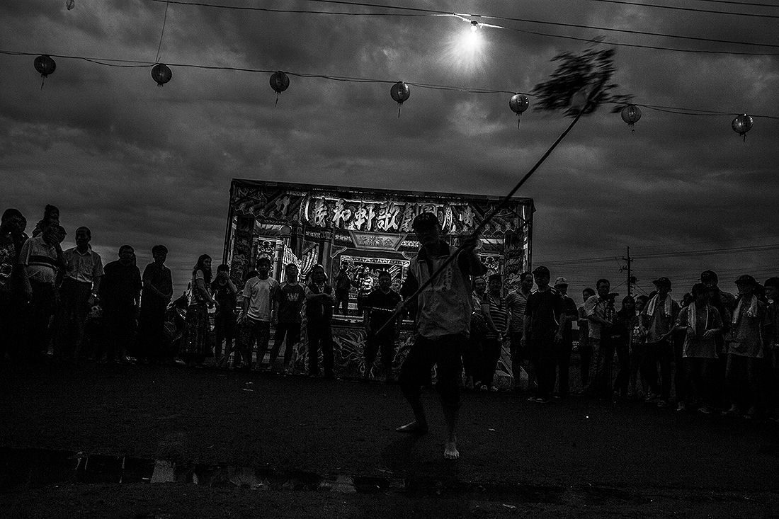 The dance, light and shadow, and attitude of cultural workers