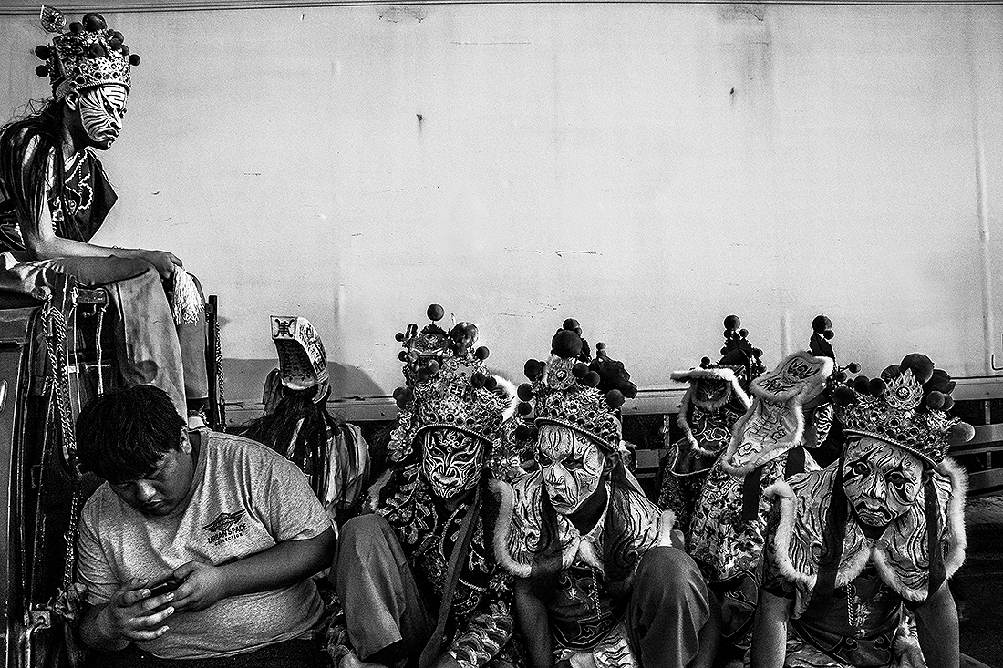The dance, light and shadow, and attitude of cultural workers