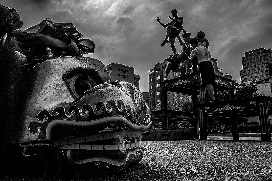 The dance, light and shadow, and attitude of cultural workers