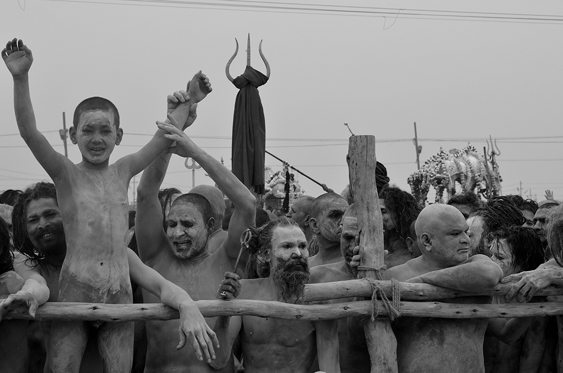 The Nagas Yogis Of India