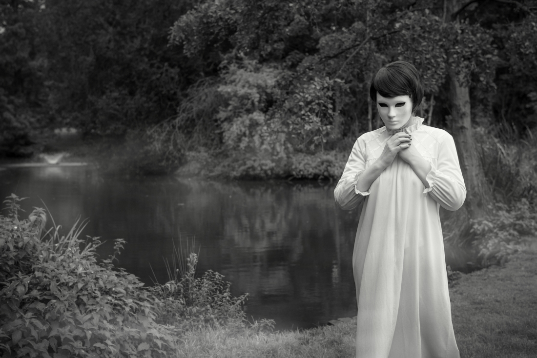 Eyes without a face