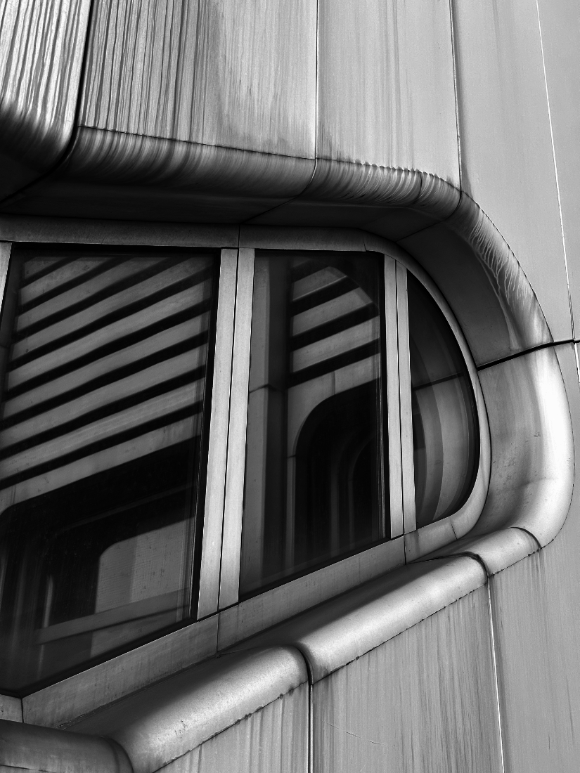 ICC Berlin / A window through time