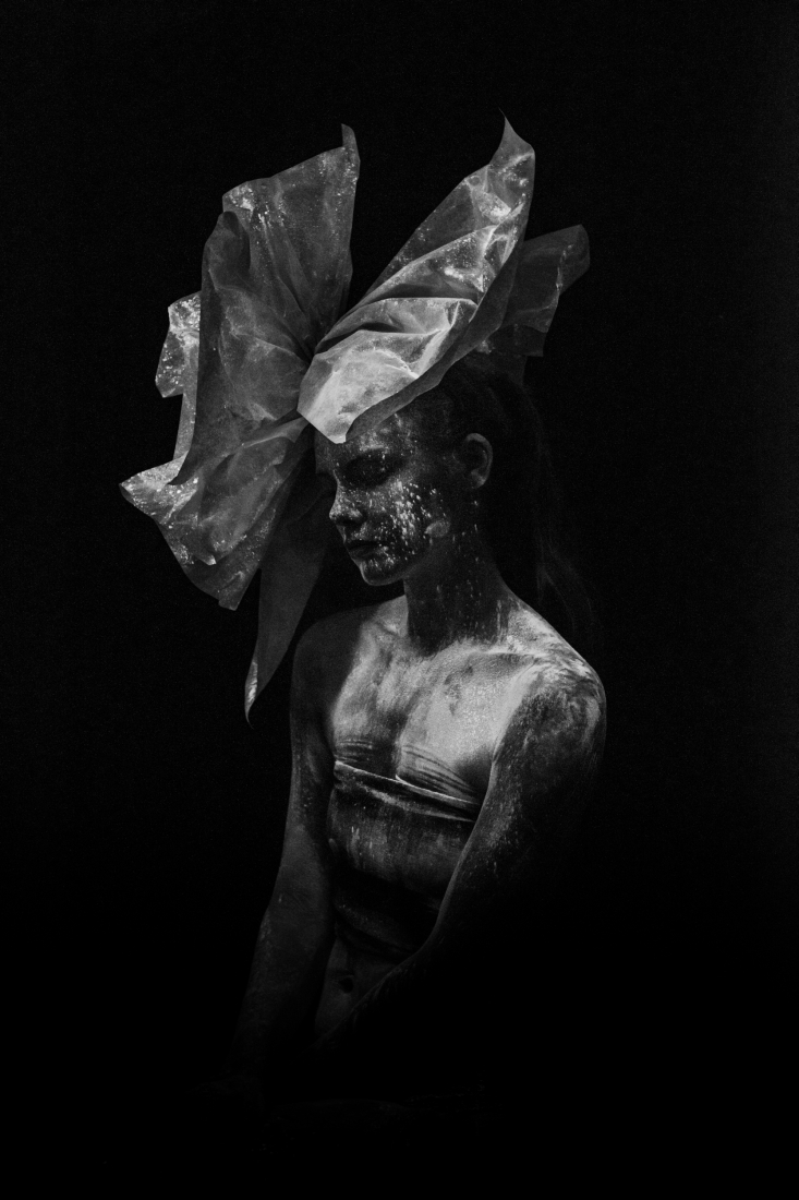 The first battle - Women as the figure on the graves