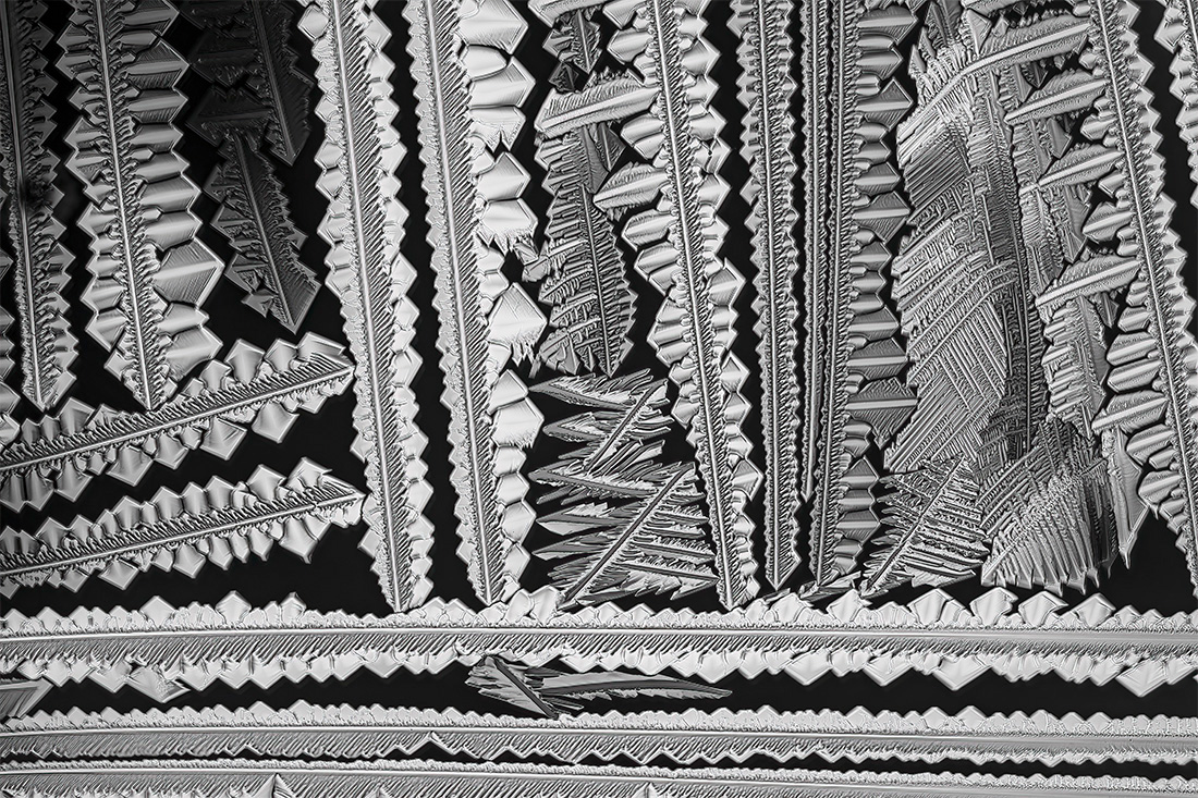 Microcrystals - a crossover between art and science, a melting of urea and paracetamol in polarized light.