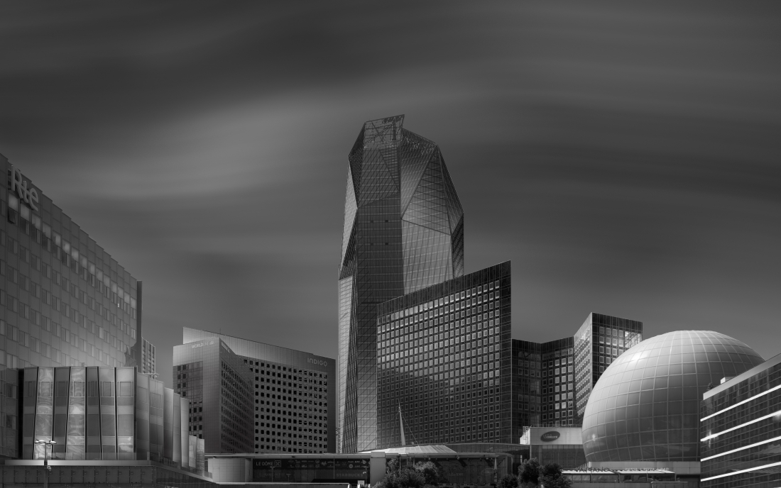 paris, le defense