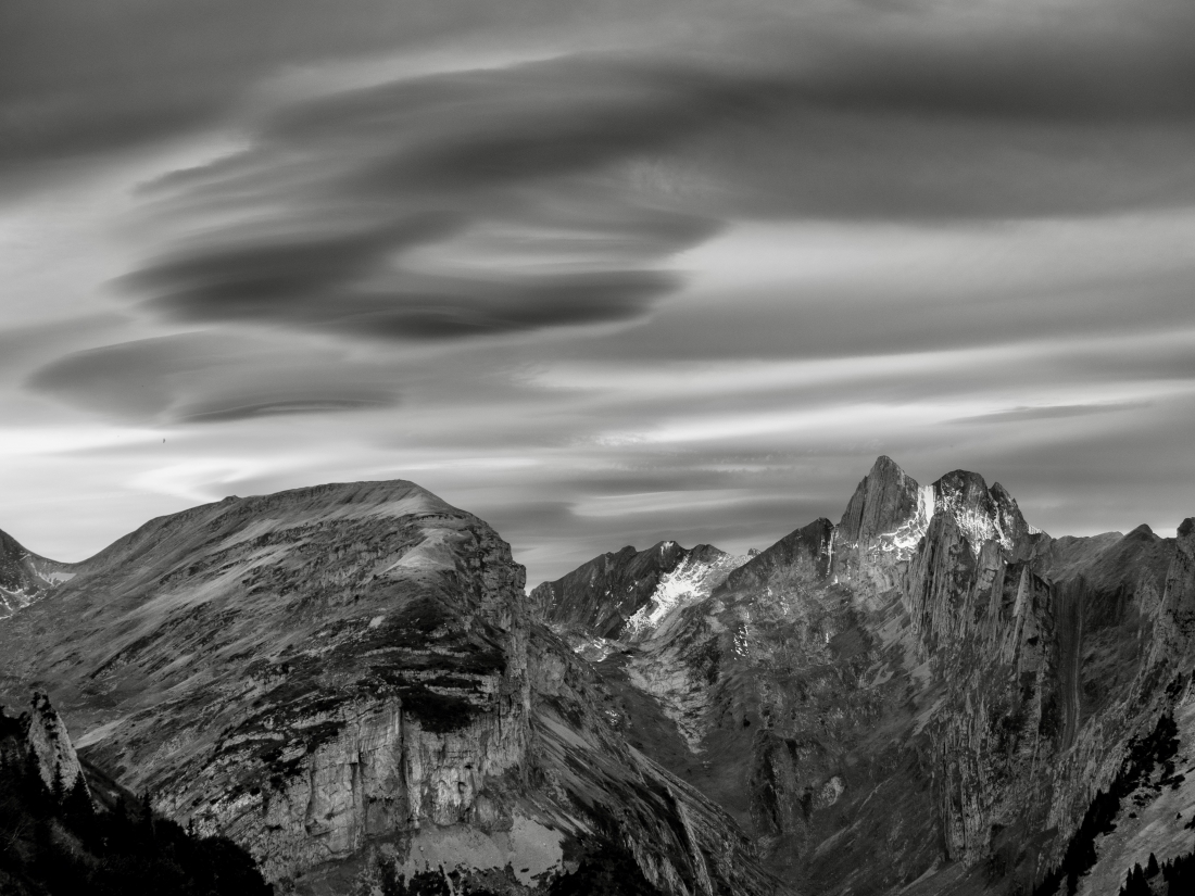 Wandering between heaven and earth